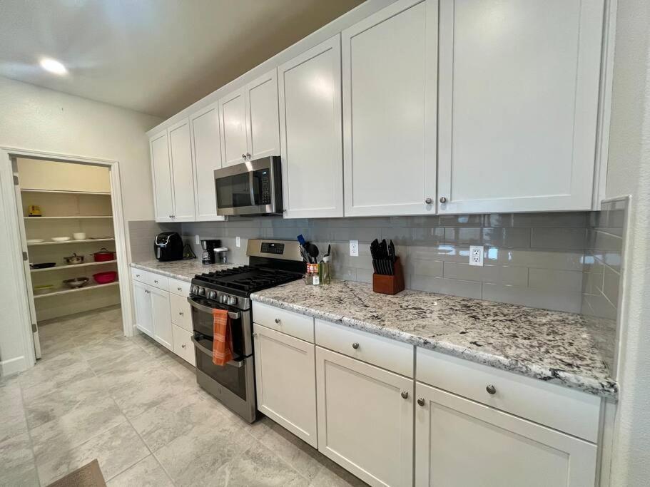 Brand-New, Beautiful & Stylish Home In Sacramento! Eksteriør billede
